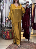 Loose And Comfortable Two-piece Set Featuring A Lightweight Satin Shirt And Trousers With Leopard-print Panels.